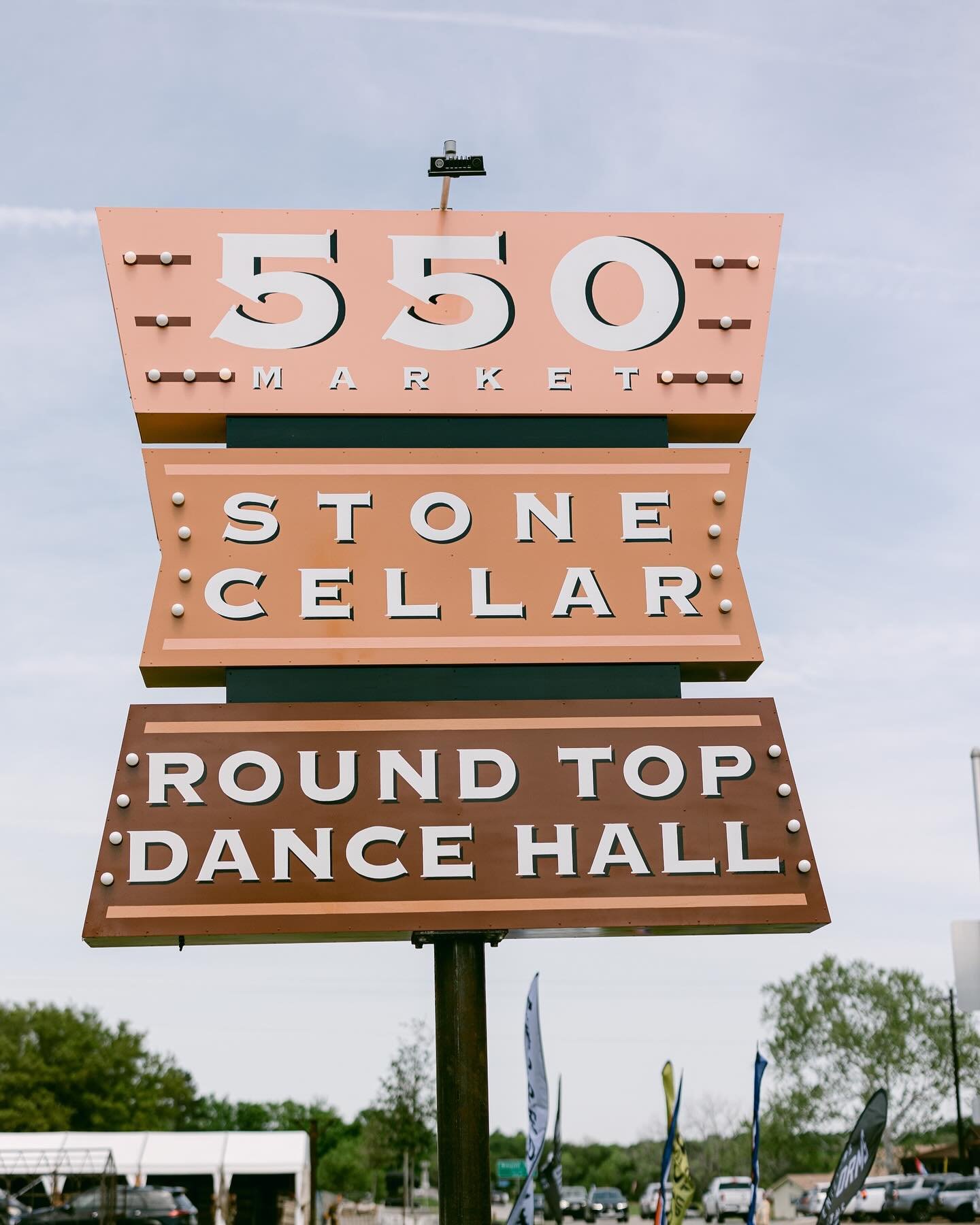 Calling all music lovers! The One Square Mile music festival is happening in Round Top at @the550district from April 18-21, featuring Jack Ingram and other amazing talent. This is the perfect opportunity for an exciting getaway, and we&rsquo;d love t