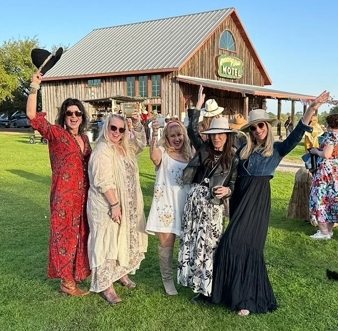 You guys - I couldn&rsquo;t be more excited to shift my focus to the Winter Shopping Retreat we&rsquo;re hosting this January with @roundtopantiquestexas and @bluehillsatroundtop! ❄️
 
I&rsquo;ll be gathering an intimate group of eleven women to hunt