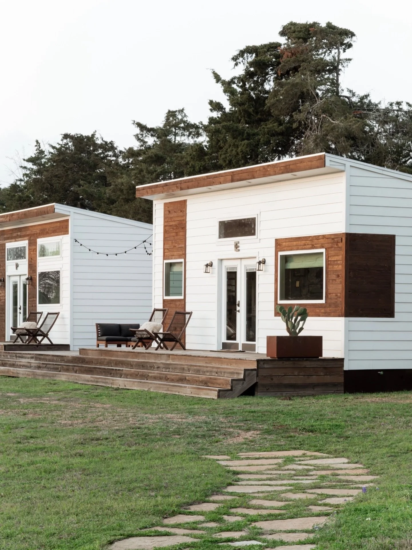 TGIF! Our two cozy cottages have availability tomorrow night and are 25% off! If you&rsquo;re looking for a quick getaway to the most charming town in Texas - give us a shout! 

📷: @public311design