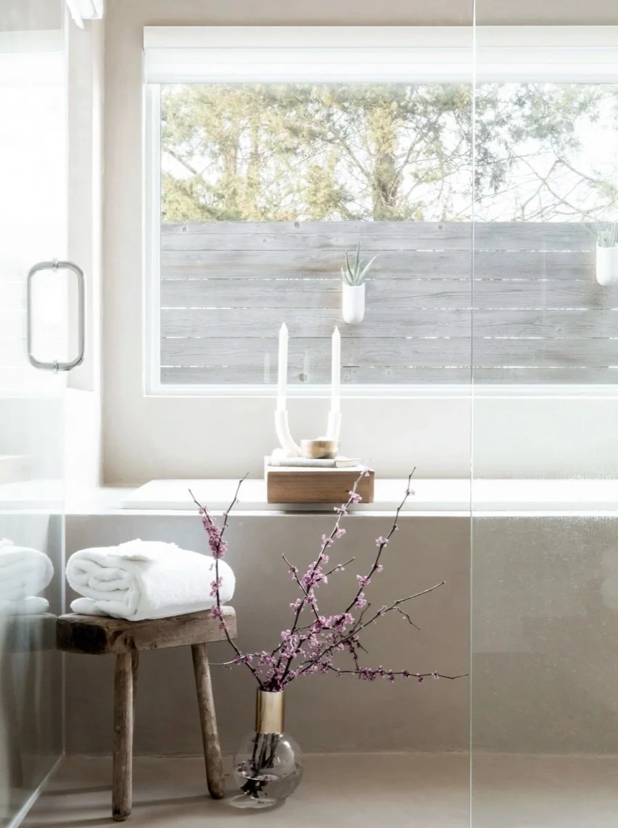 Wishing you a Sunday filled with peace, beauty, and the simple things that bring quiet joy. This is the energy we try to pour into every corner of The Vintage Round Top - and we hope you feel it wherever you are today. 🤍 
 

📷: Boho cottage by @pub