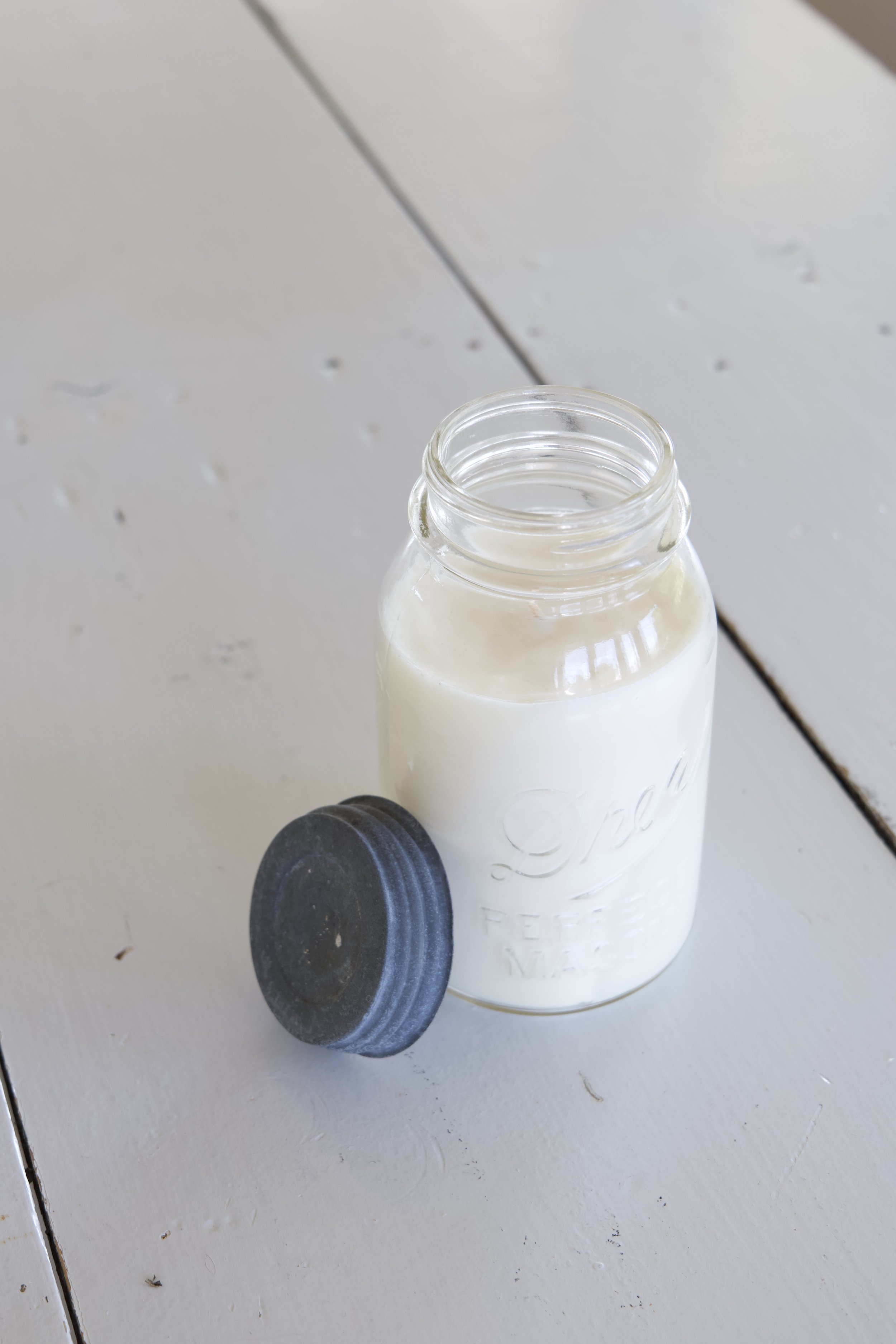 Large Zinc-Top Drey Lavender Candle