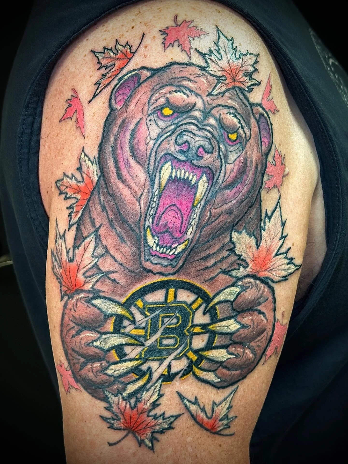 Rawr! 90% there on this Bruins bear tattoo for my client Tim! 

#bruins #tattoo #neotraditionaltattoo