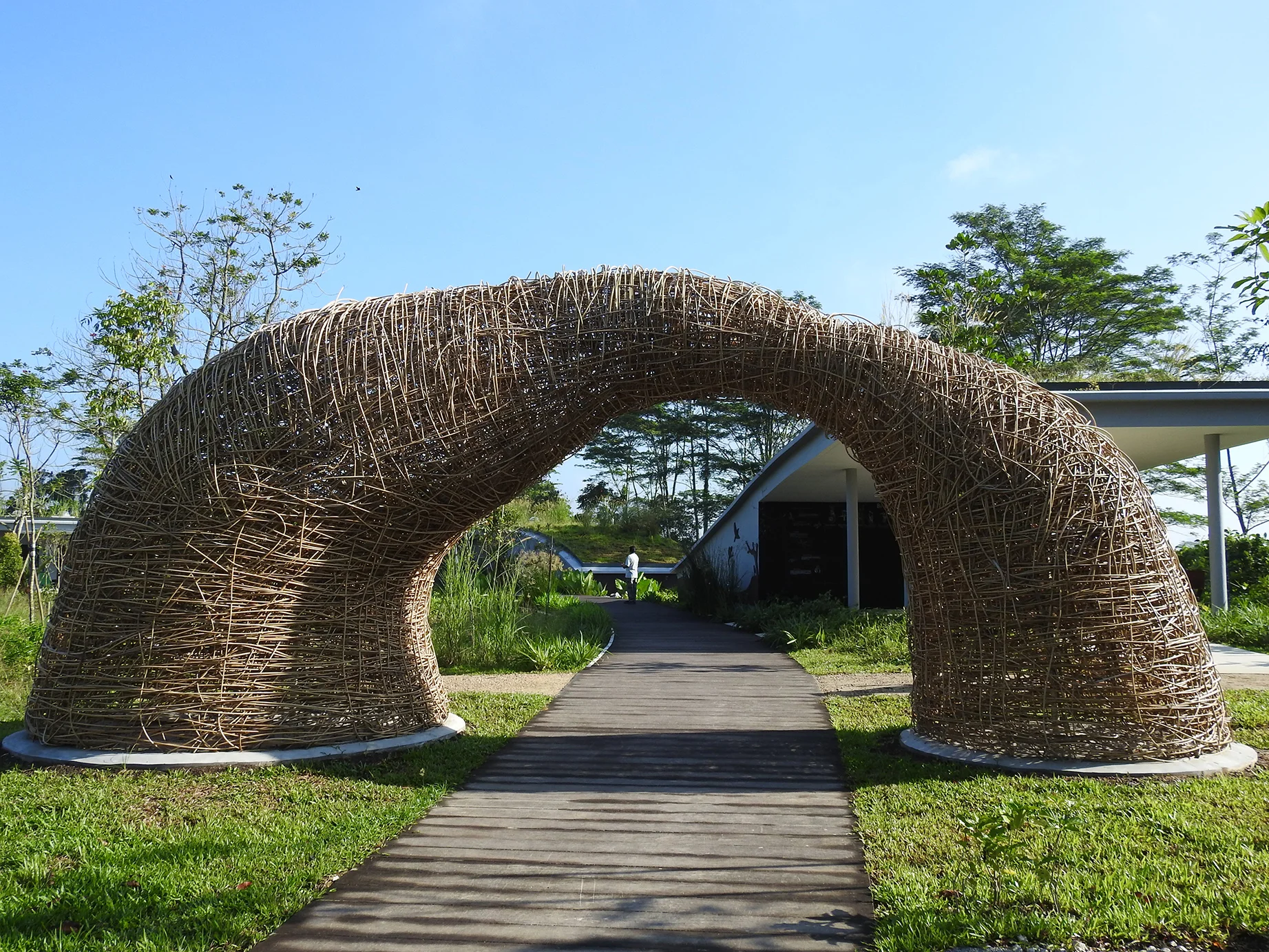 Sculpture at Kranji Gate