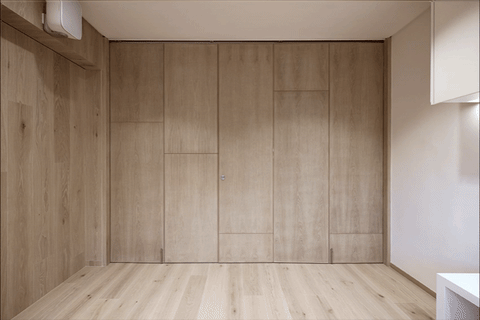 The concept was to remove all dead and unused spaces from the apartment by replacing a number of internal walls with a series of foldable partitions to create flexible zoning. A hobbies room, which remains open most of the time to allow maximum daylight across the apartment, can be closed over and used as a private guest room when required. 