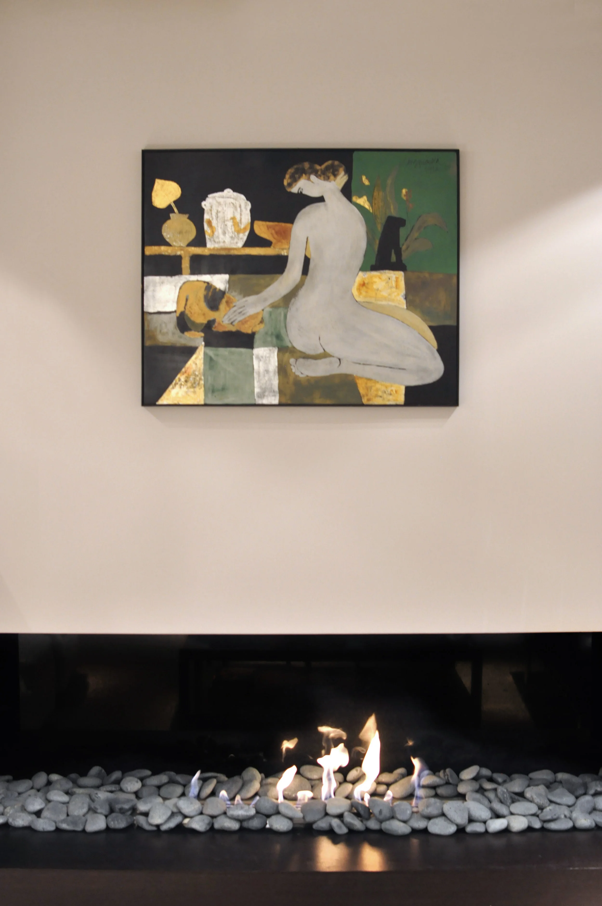 The new workspace provides a relaxed atmosphere to encourage creativity. The design prioritises generous spaces for the staff, to allow them to feel at home while at the office. Staff can gather for discussions at various informal meeting places; a comfy lounge with a fireplace, casual café seating, or Hong Kong style diner booths.