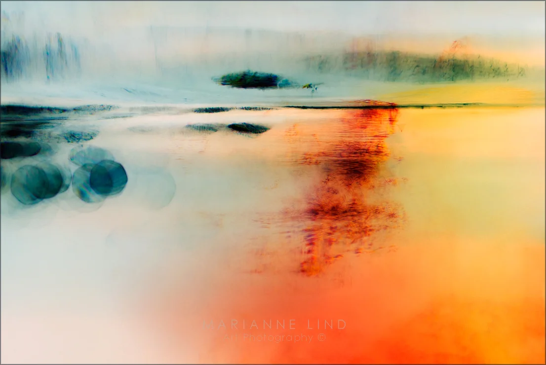 Lost in a dream Limited Edition, available in various sizes. Unique photographs of light refractions in glass. Mounted with plexiglas or framed. For inquiries contact fotograf@mariannelind.se