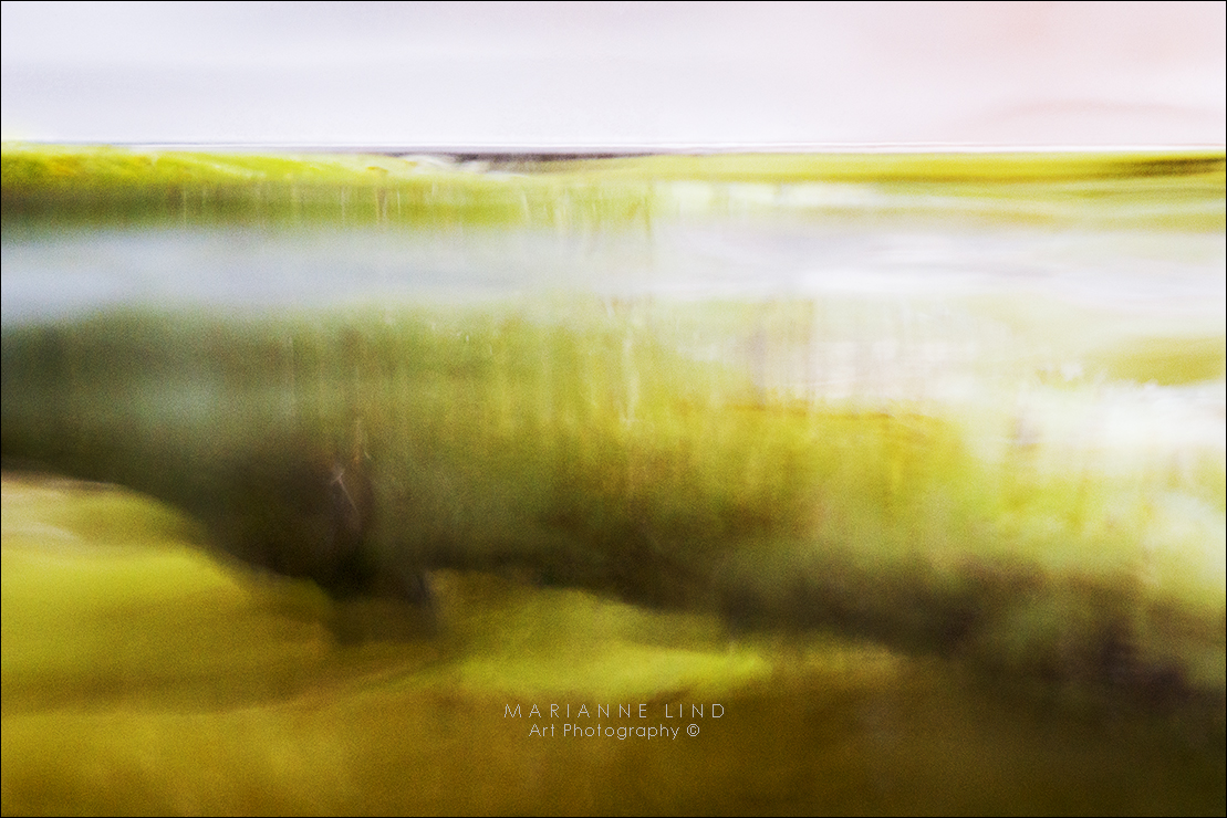 Nr 1030888 Limited Edition, available in various sizes. Unique photographs of light refractions in glass. Mounted with plexiglas or framed. For inquiries contact fotograf@mariannelind.se