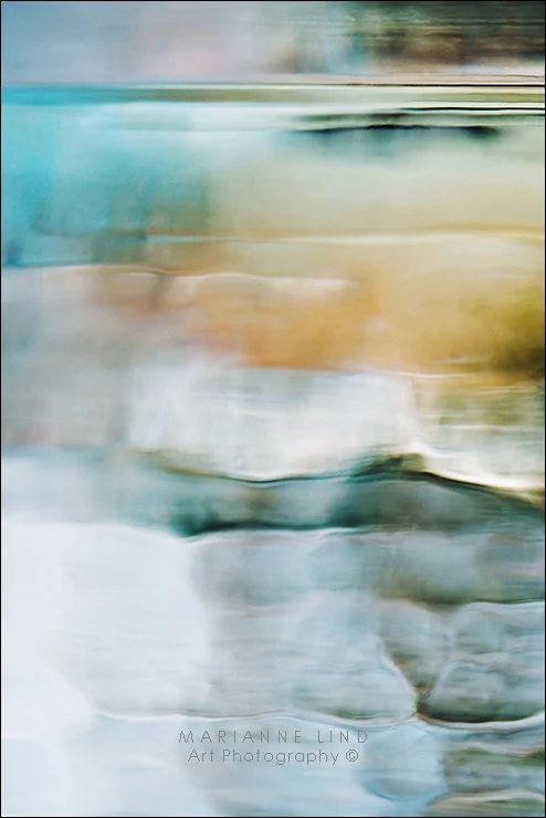 Nr 1040619 Limited Edition, available in various sizes. Unique photographs of light refractions in glass. Mounted with plexiglas or framed. For inquiries contact fotograf@mariannelind.se
