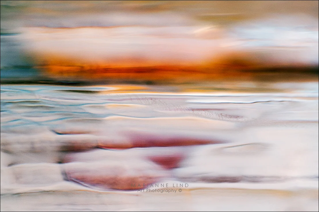 Nr 1040814 Limited Edition, available in various sizes. Unique photographs of light refractions in glass. Mounted with plexiglas or framed. For inquiries contact fotograf@mariannelind.se