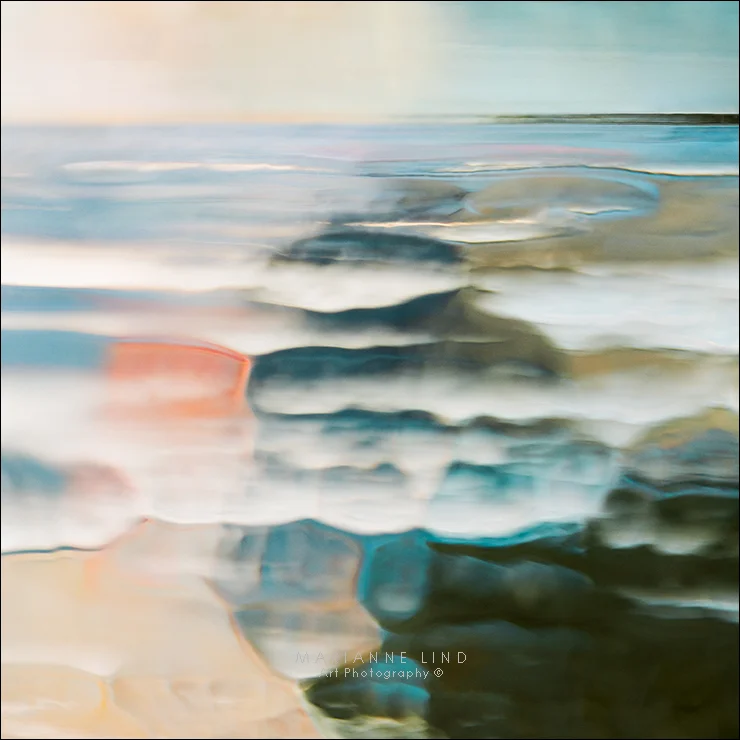 Nr 1050326 Limited Edition, available in various sizes. Unique photographs of light refractions in glass. Mounted with plexiglas or framed. For inquiries contact fotograf@mariannelind.se