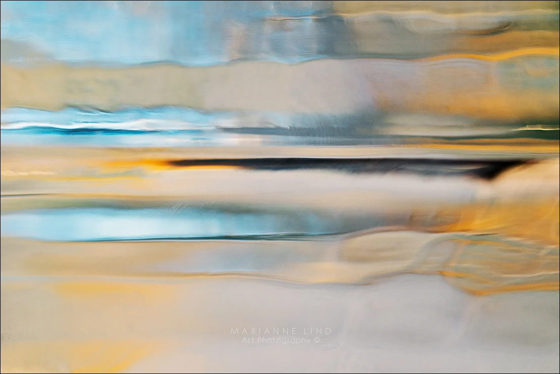 Nr 1060087 Limited Edition, available in various sizes. Unique photographs of light refractions in glass. Mounted with plexiglas or framed. For inquiries contact fotograf@mariannelind.se