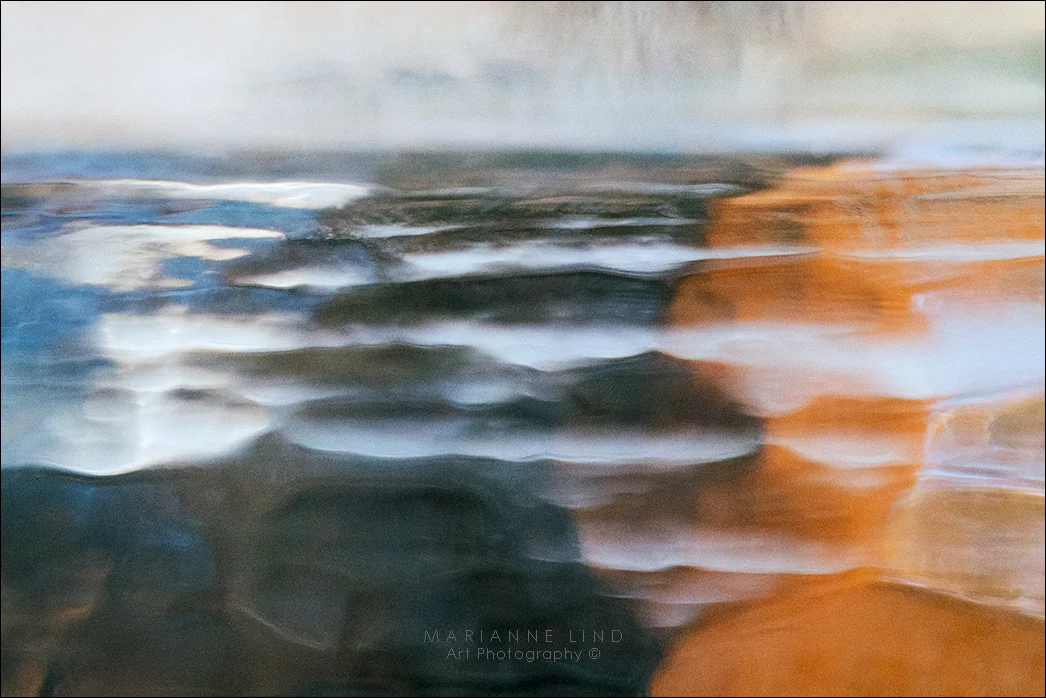 Nr 1040314 Limited Edition, available in various sizes. Unique photographs of light refractions in glass. Mounted with plexiglas or framed. For inquiries contact fotograf@mariannelind.se