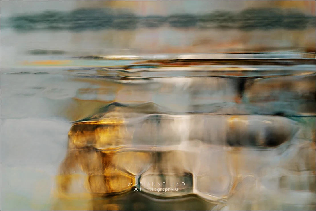 No P1080239 Limited Edition, available in various sizes. Unique photographs of light refractions in glass. Mounted with plexiglas or framed. For inquiries contact fotograf@mariannelind.se