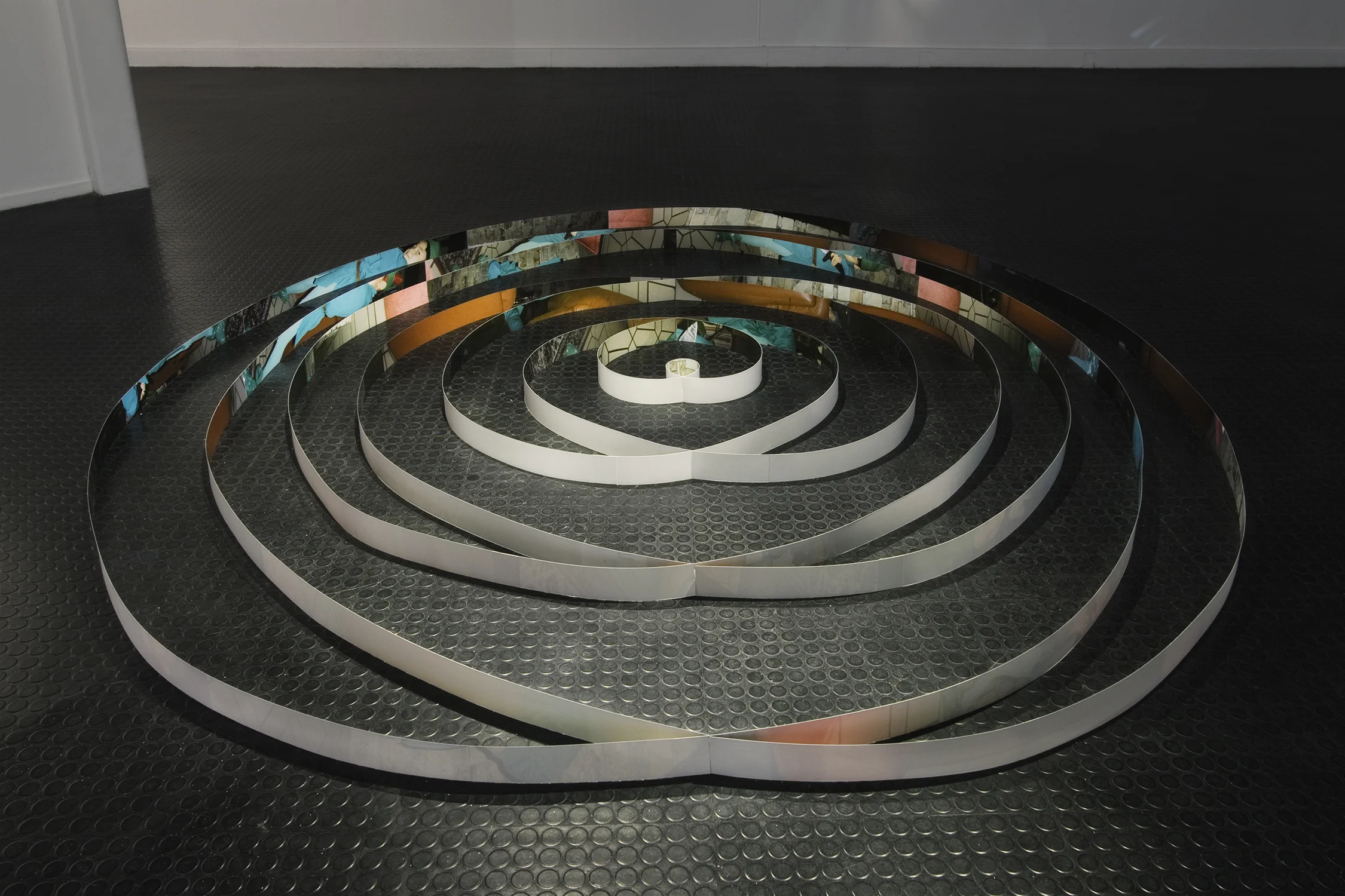 Truc-Anh_2010_Galerie-Le-Lieu_Pan-Peter_10