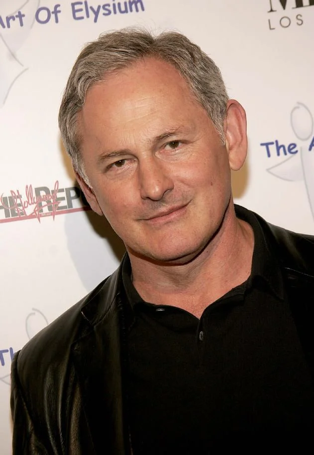 Victor Garber Cast For 'The Flash'