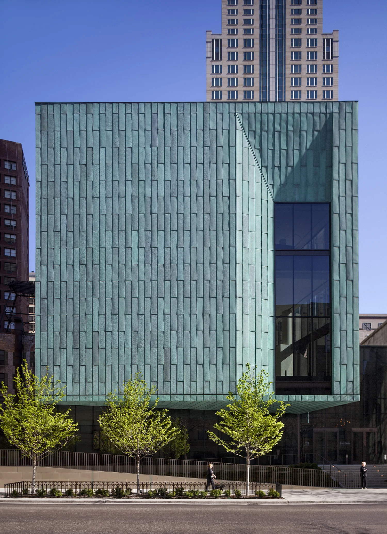 201305_gratzcenter_002.jpg