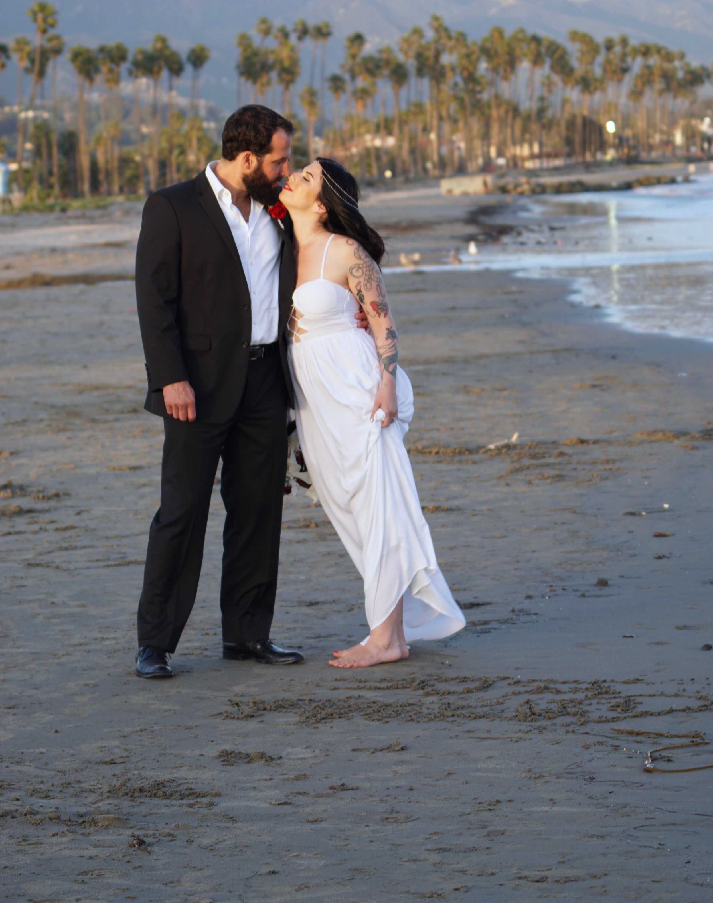 BOASTS TWO BACKDROPS - PALM TREES IN BACKGROUND