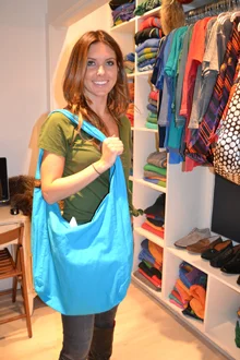Audrina Patridge, Teal Linen Tote, November 2011
