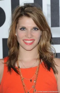 13802-pips-taylor-wore-a-bright-coral-500x0-1.jpg