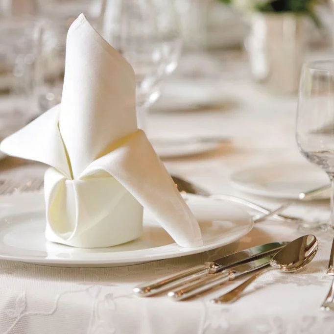 restaurant-table-setting-gztn4qoa.jpg
