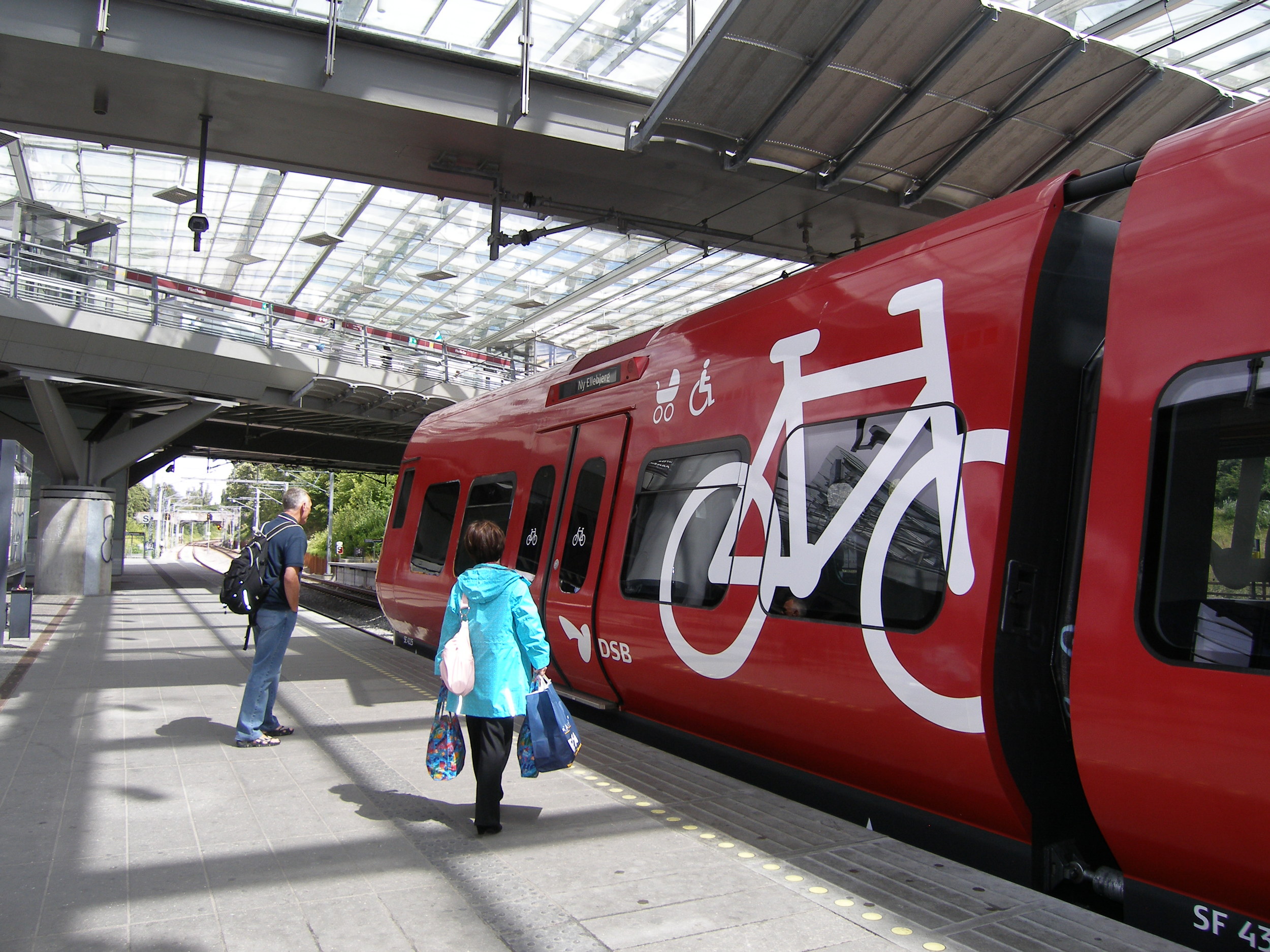 Copenhagen+lite+rail.jpg