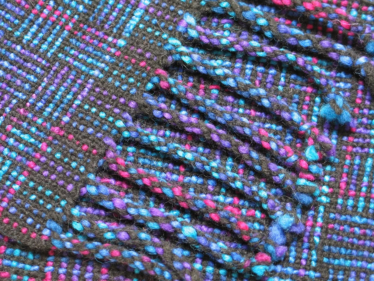 Handwoven scarf in Log Cabin by Marty Pomeroy. Used on Library page.