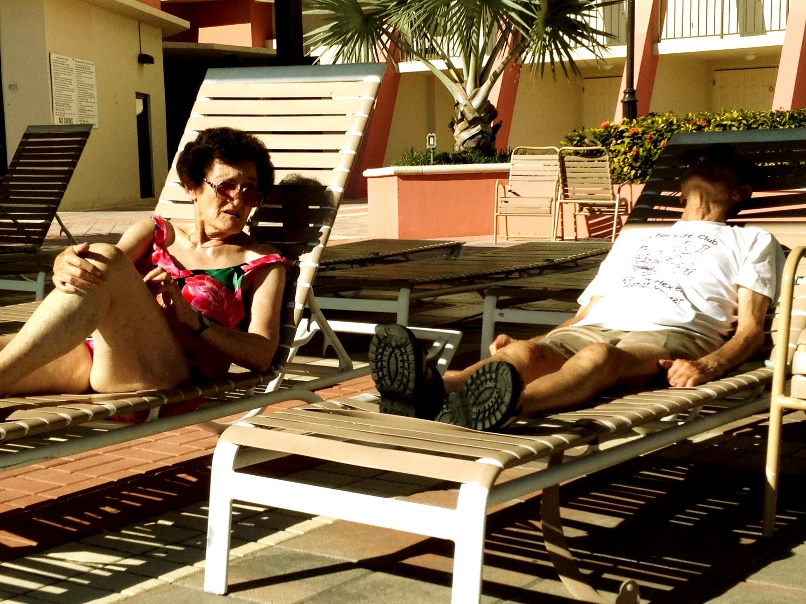 Old_people_pool.jpg