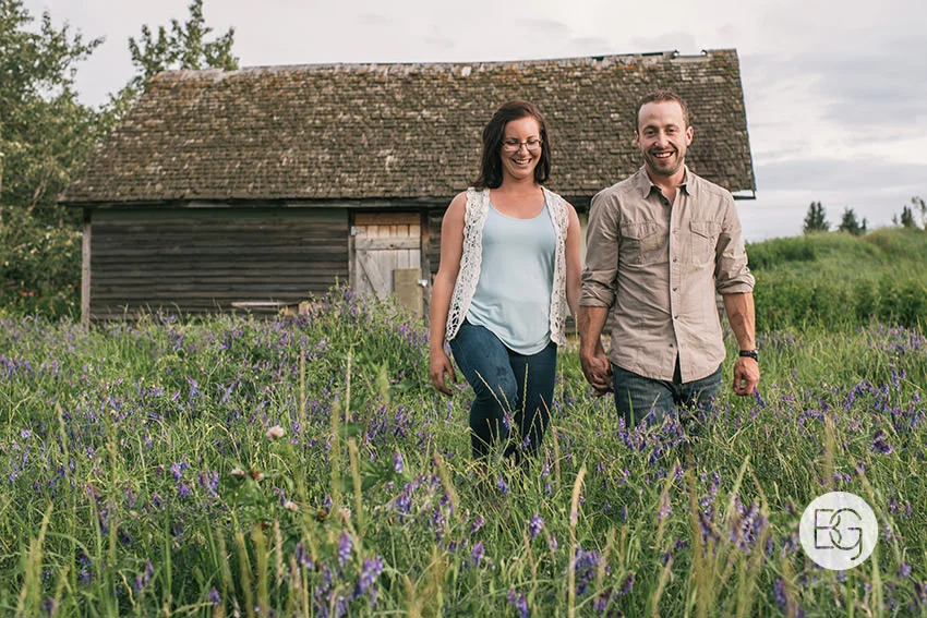 Engagement_photos_edmonton_river_valley_brick_puppy_amy_darren_002.jpg
