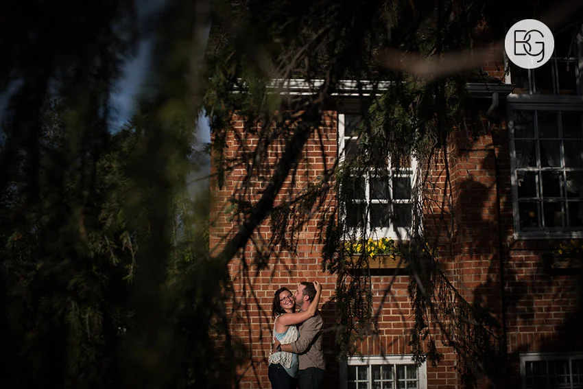 Engagement_photos_edmonton_river_valley_brick_puppy_amy_darren_005.jpg