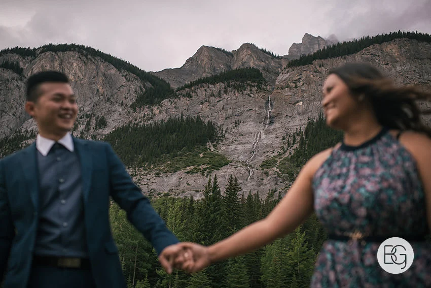 Banff_wedding_photographers_engagement_AngelaWandy_06.jpg