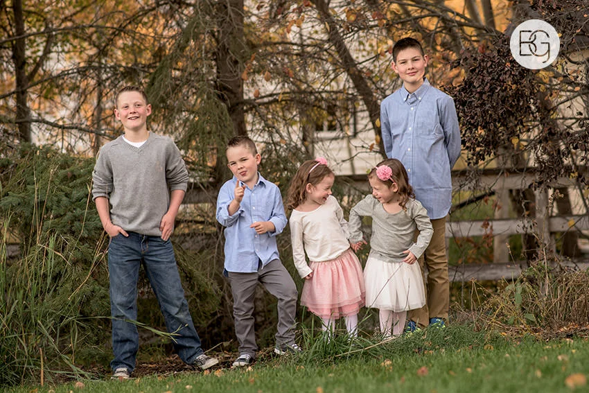 Edmonton_Family_photographer_twins_robinson_autumn_fun_02.jpg