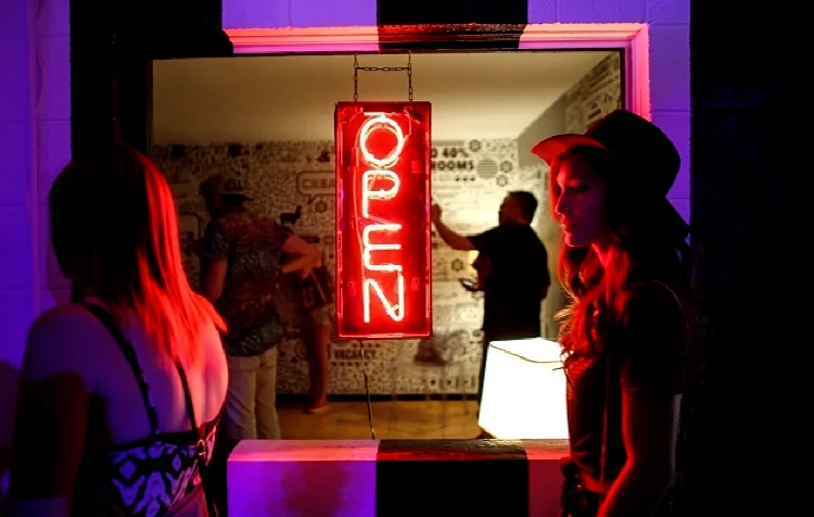 begson_neon_window.jpg