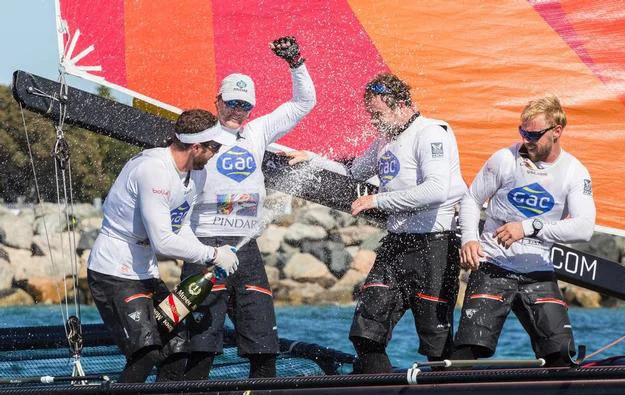 sabrering champagne, spruta champagne