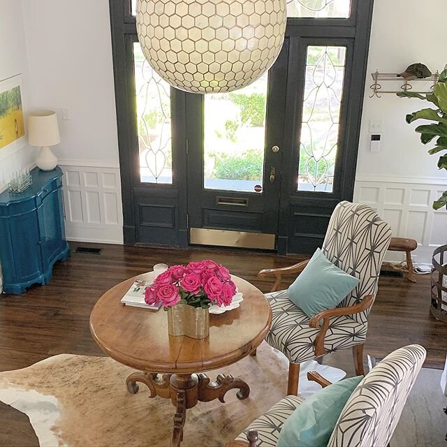 Wish we could welcome y&rsquo;all into our foyer for real!  Guess it&rsquo;ll have to be &ldquo;virtually&rdquo;... I&rsquo;m kinda getting tired of that word... @kellywearstler fabric
@serenaandlily light fixture
#flowerstocheeruptheday 
#donewithvi