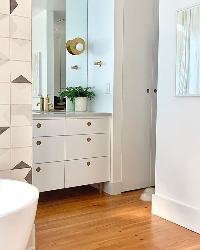 The master bath we redid is not huge but it is very function and different... I like different 🙃 Go to stories to get a better idea of how the closet space and bath area work together. 
#masterbathroom #selmastreno #thisoldhouse #woodfloorsinabathro