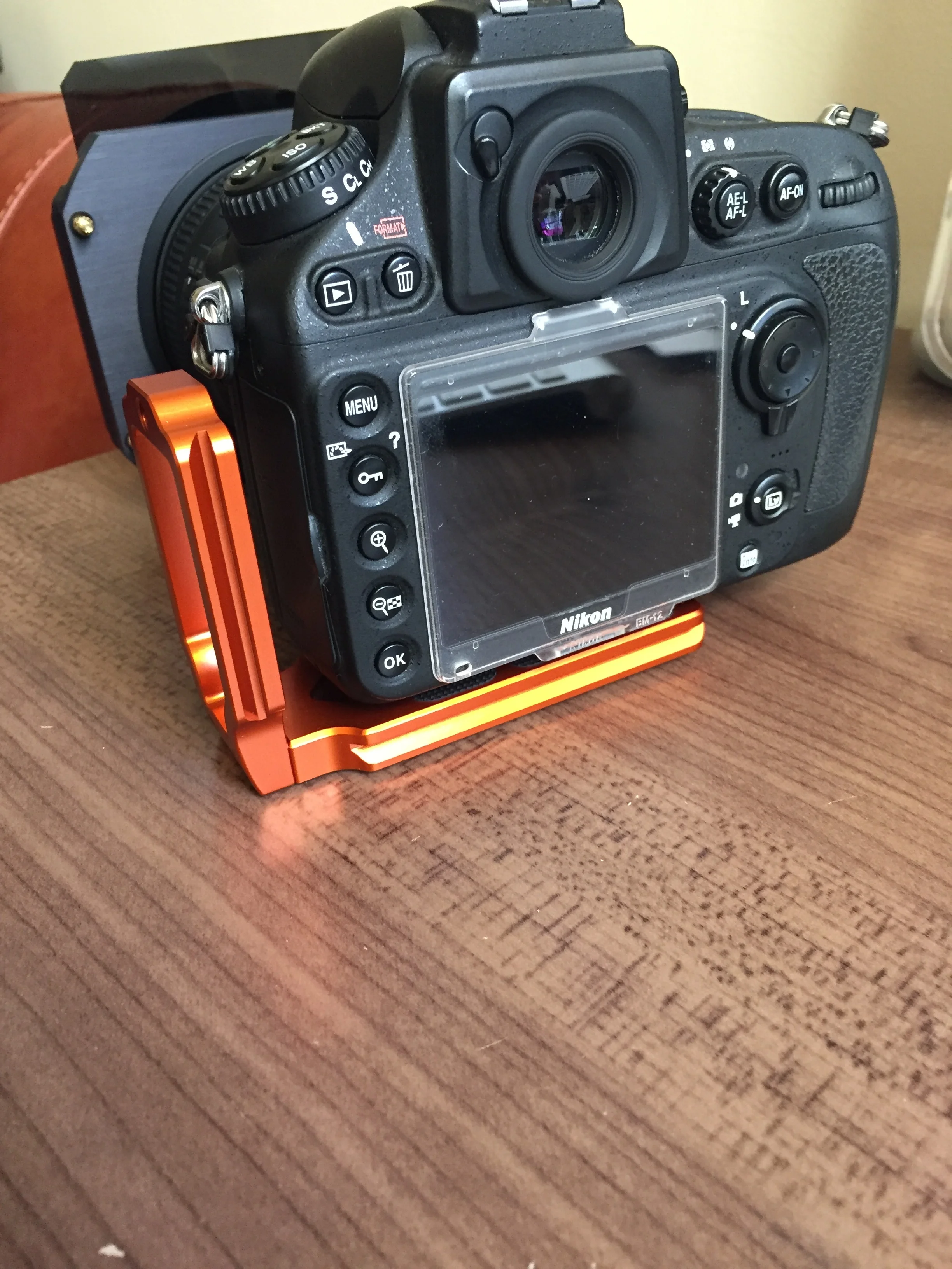 L-Bracket fitted on DSLR body