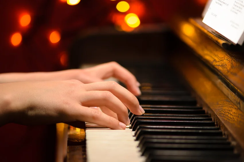 Klavier spielen