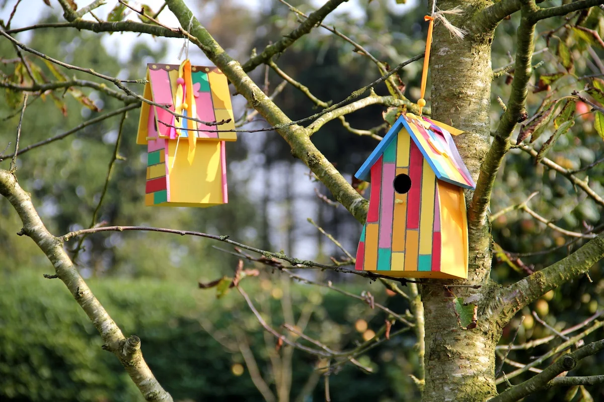 Vogelhaus am Obstbaum