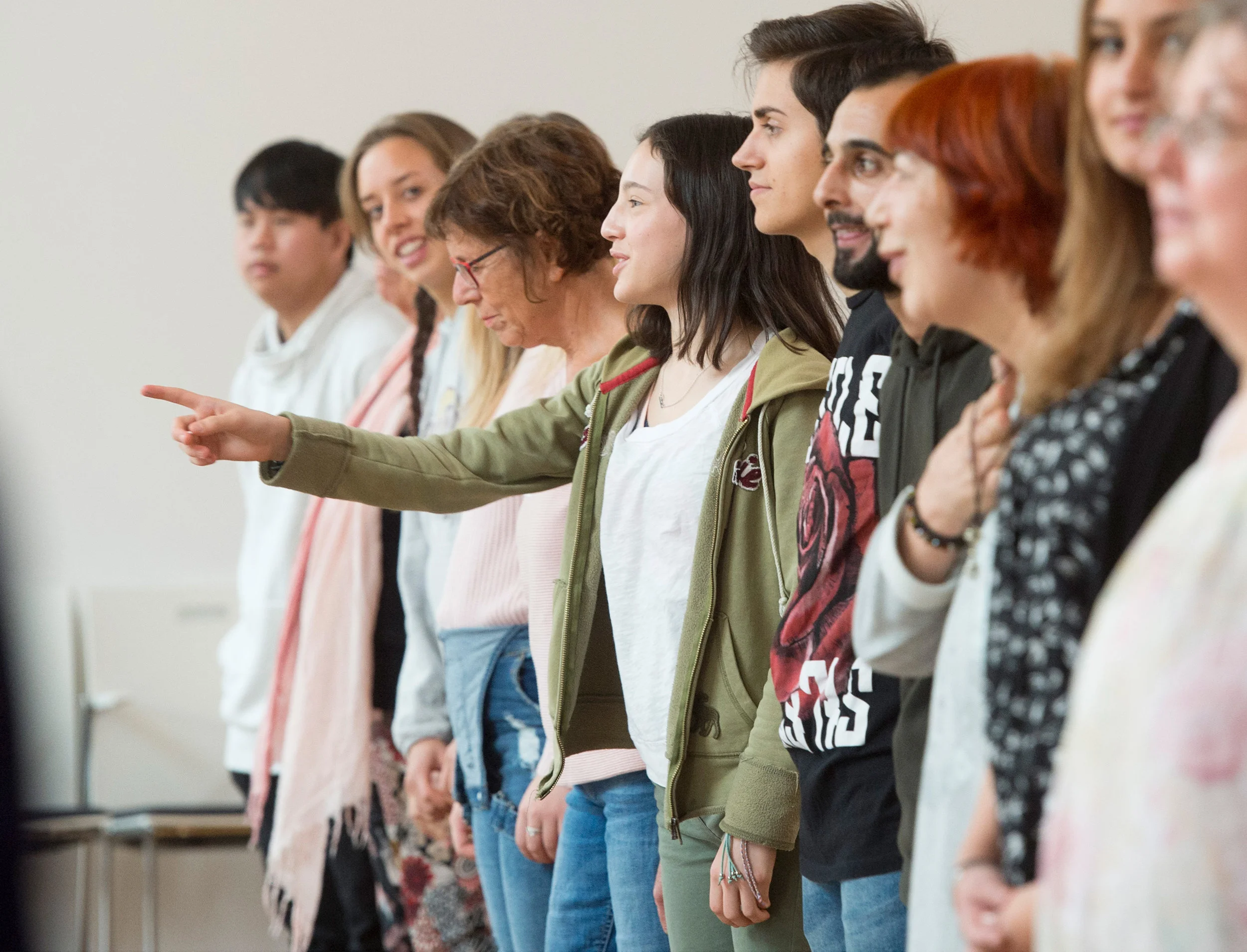 Begeistert zeigten sich die Teilnehmenden bei den ersten beiden Workshops. Unter Leitung von Theaterpädagogin Priska Janssens und der Tänzerin Valérie Sauer lernten sich die Teilnehmenden kennen und entwickelten gemeinsam Spiel- und Tanzszenen, die sie mit viel Spaß präsentierten. Fotos: Michael Kretzer.