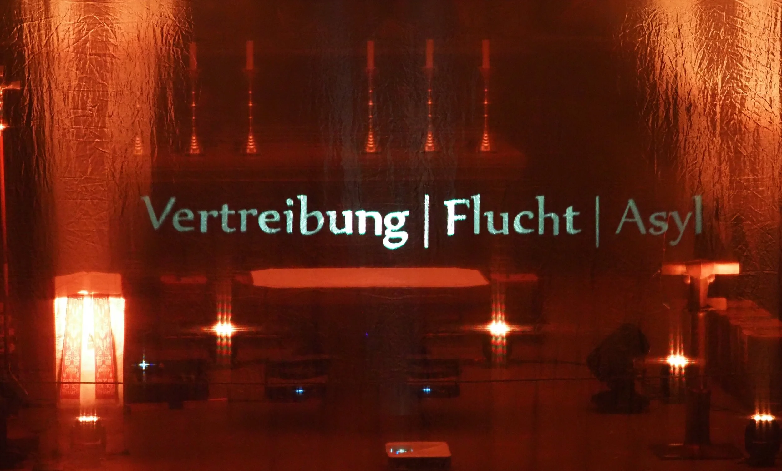 Nur noch wenige Plätze: Licht- und Klanginstallation zu Vertreibung | Flucht | Asyl