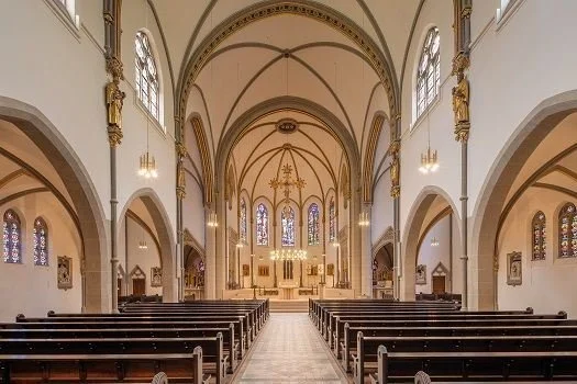Wiesbadener Schwesterkirchen im Blick: Dreifaltigkeit und Lutherkirche