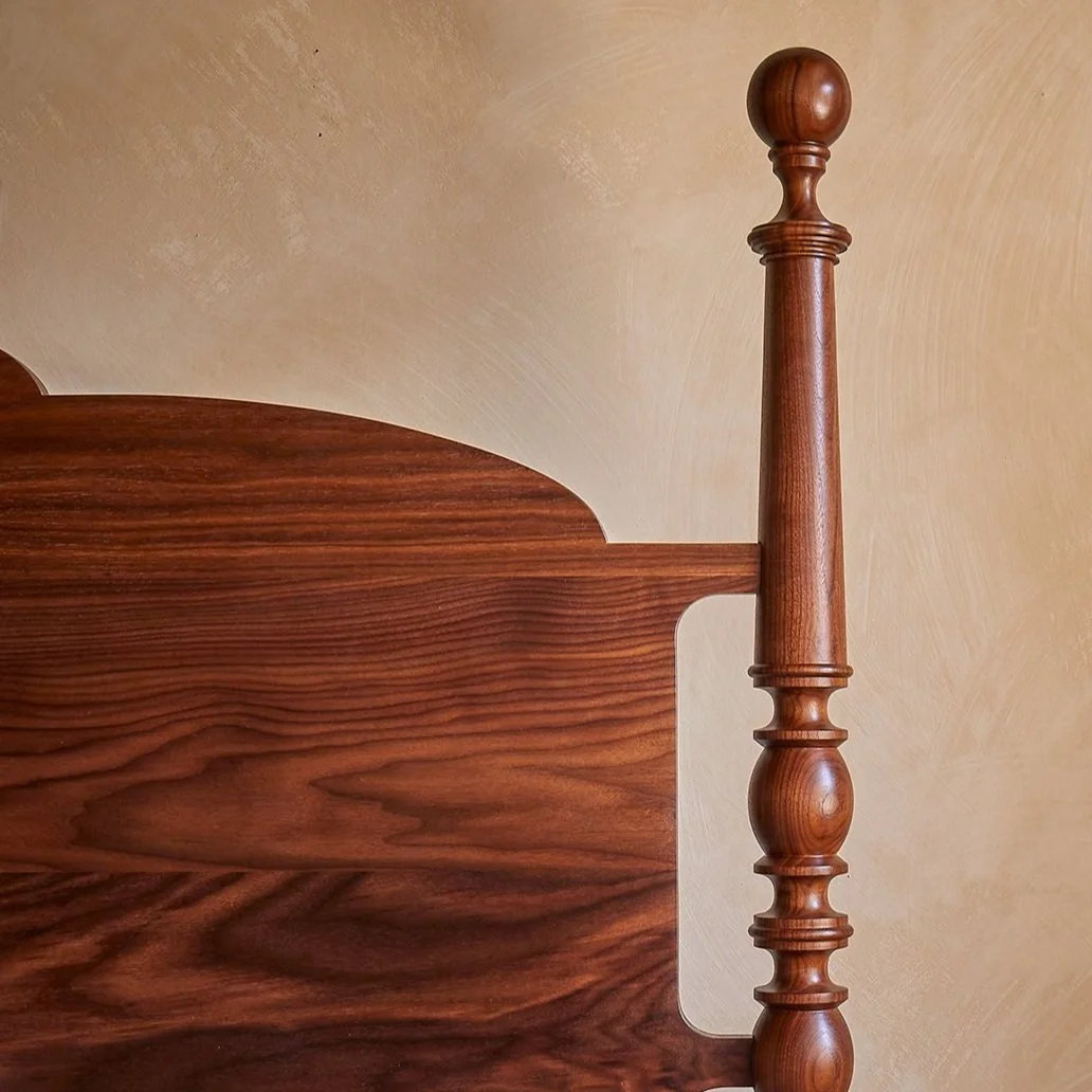 FOUR+POSTER+NO.+1_KING_WALNUT+NATURAL_VIGNETTE+POST+DETAIL.jpg
