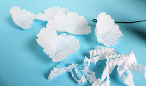 Cupcake-Wrapper-Paper-Flower-DIY 3.jpg