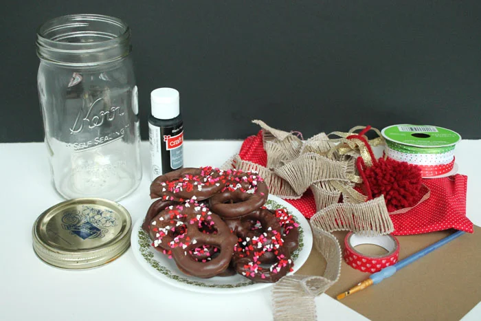 Pretzel Valentine Jar 1.jpg