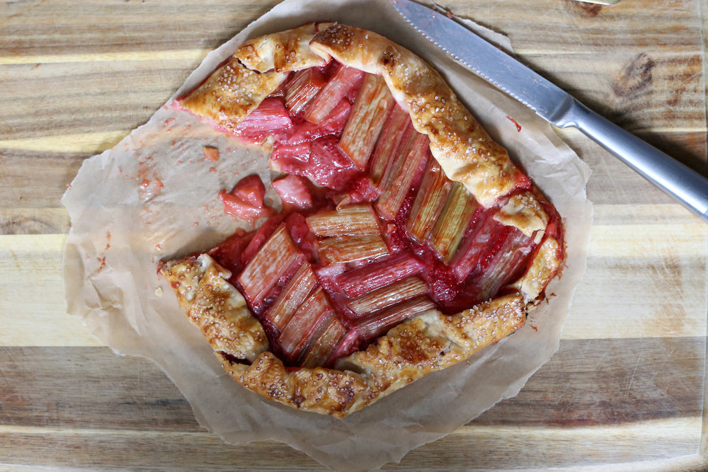 Easier than pie, get the recipe for this Strawberry Rhubarb Galette. Unusuallylovely.com