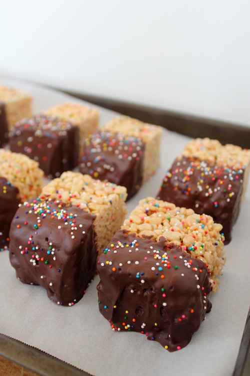 Chocolate Covered Confetti Rice Krispie Treats via UnusuallyLovely.com