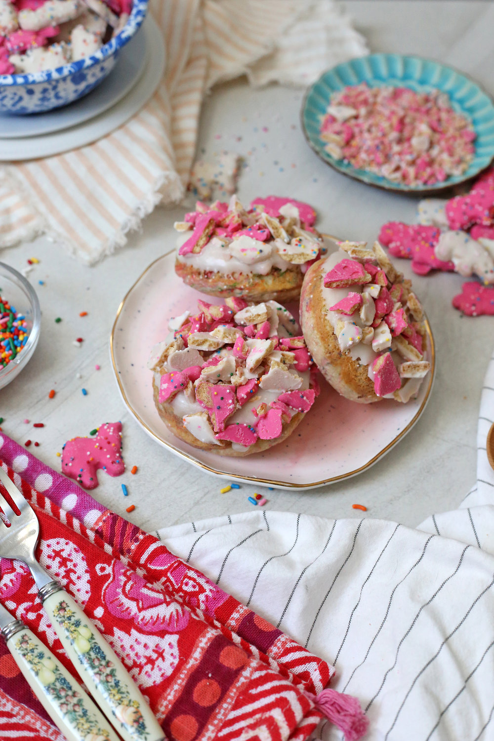 Frosted Animal Cracker Donuts via Unusuallylovely.com