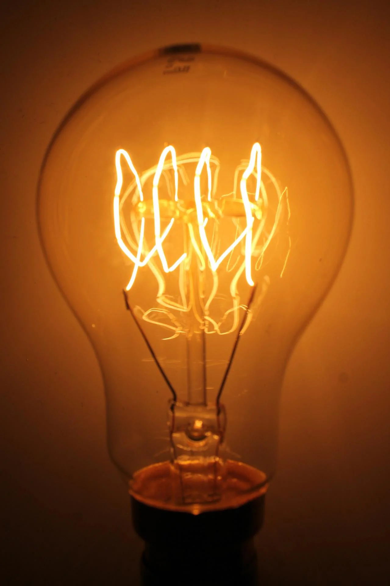 edison_light_bulbs_Quad_loop_round.jpg