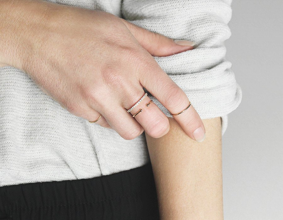 Vrai and Oro Dot Ring