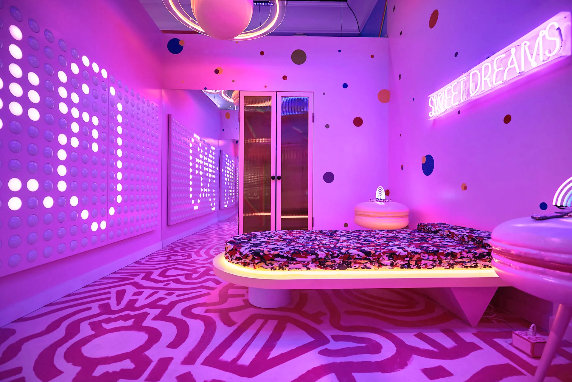 POP-UP IMMERSIVE ART INSTALLATION SWEET PHOTO - JONATHAN ZIZZO TOOTH HOTEL - DALLAS, TX - 2018